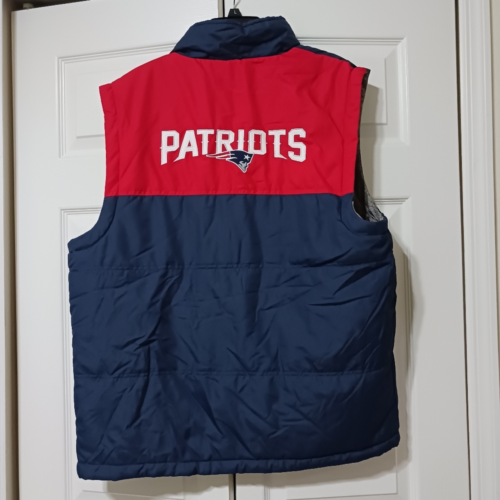 NWOT New England Patriots NFL Reversible Vest Mens Large Blue Gray Zip-Up Jacket